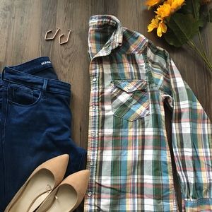 Long sleeve plaid button down shirt